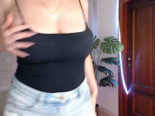 Alina-Lovely webcam
