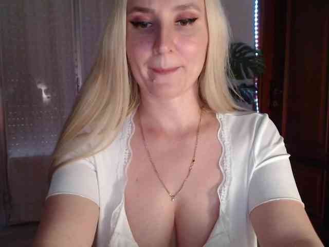 Alina-Lovely webcam