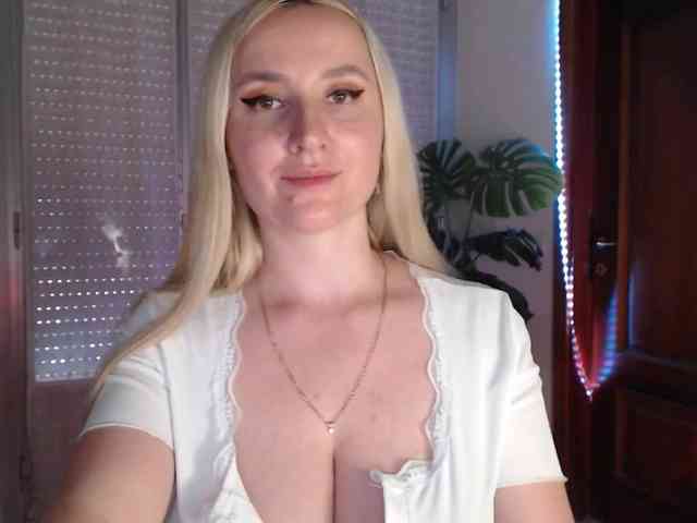 Alina-Lovely webcam