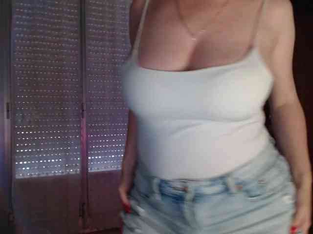 Alina-Lovely webcam
