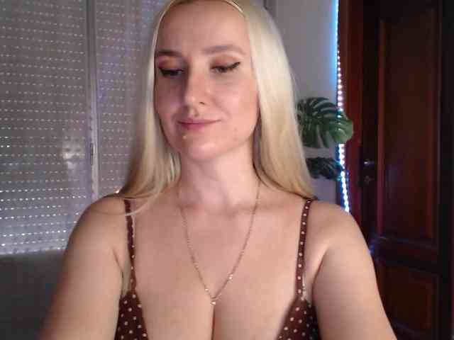Alina-Lovely webcam