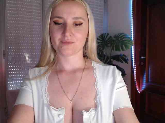 Alina-Lovely webcam