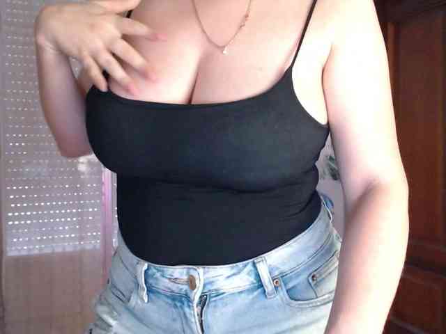 Alina-Lovely webcam