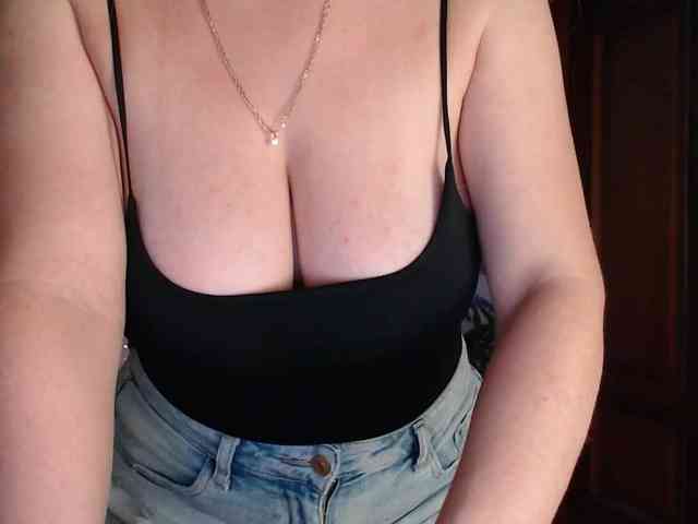 Alina-Lovely webcam