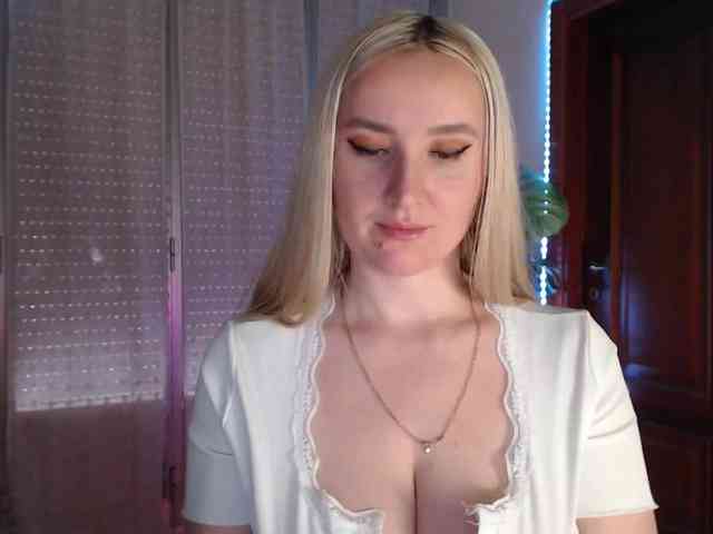 Alina-Lovely webcam