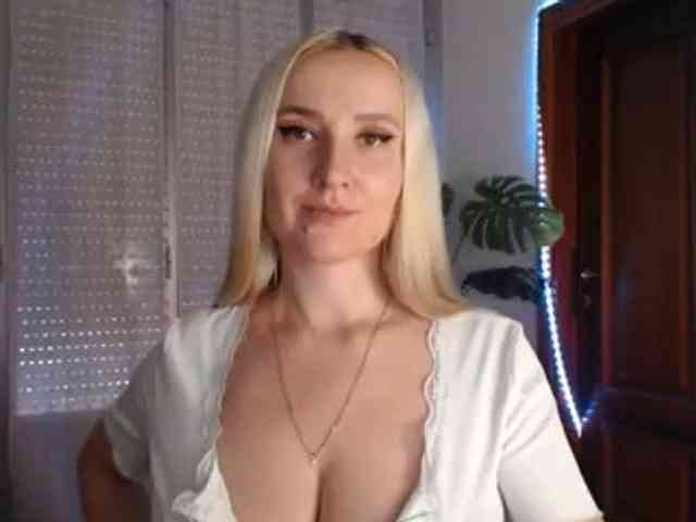 Alina-Lovely webcam