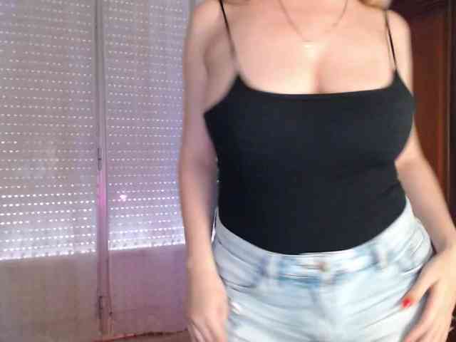 Alina-Lovely webcam