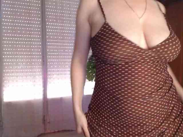 Alina-Lovely webcam