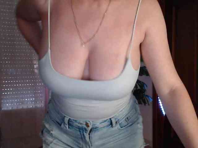 Alina-Lovely webcam