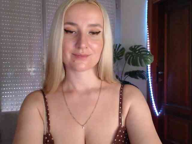 Alina-Lovely webcam