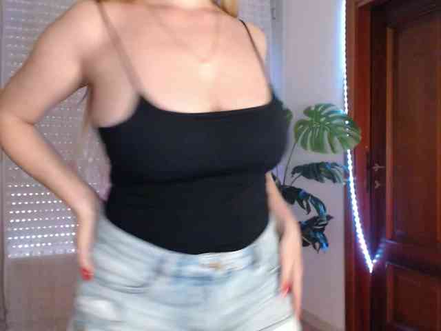 Alina-Lovely webcam