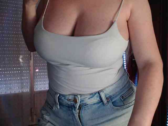 Alina-Lovely webcam