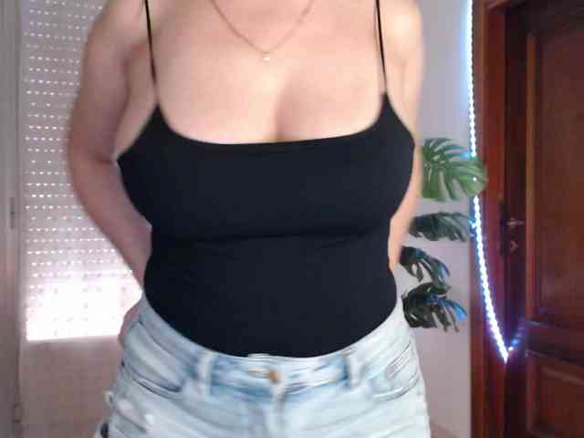Alina-Lovely webcam