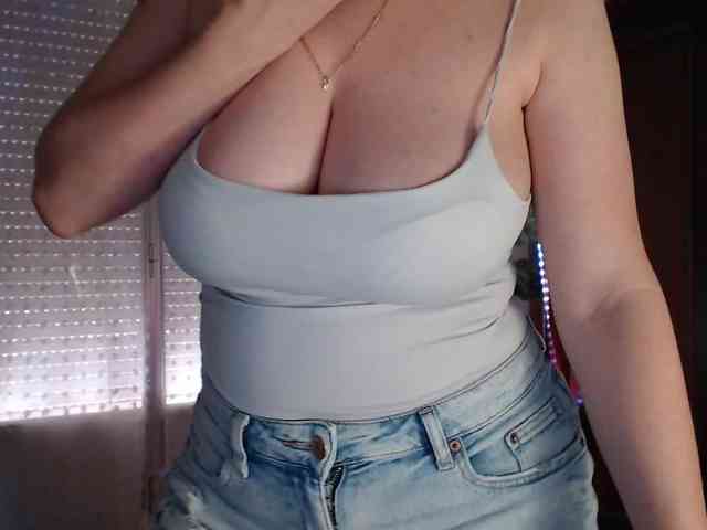 Alina-Lovely webcam