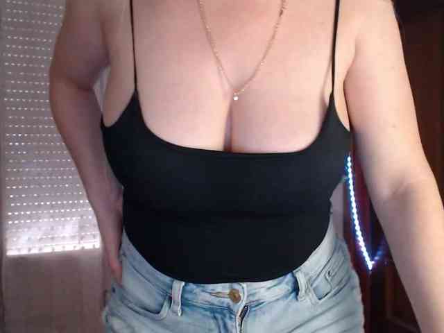 Alina-Lovely webcam