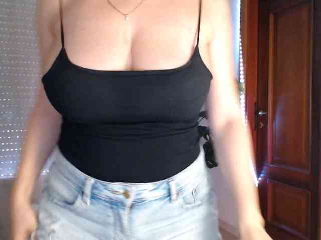 Alina-Lovely webcam