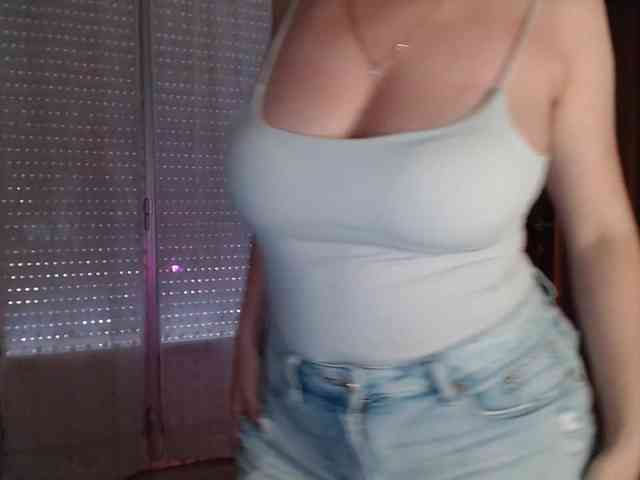Alina-Lovely webcam