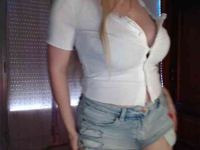 Alina-Lovely webcam
