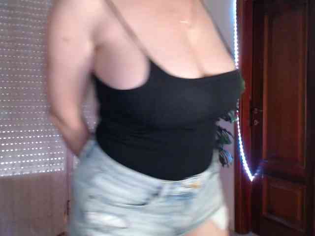 Alina-Lovely webcam