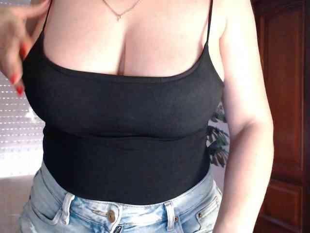 Alina-Lovely webcam
