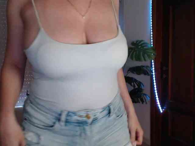 Alina-Lovely webcam