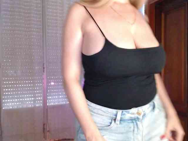 Alina-Lovely webcam