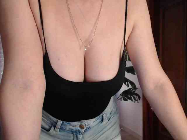 Alina-Lovely webcam