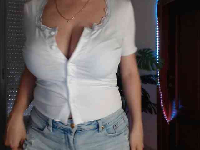 Alina-Lovely webcam