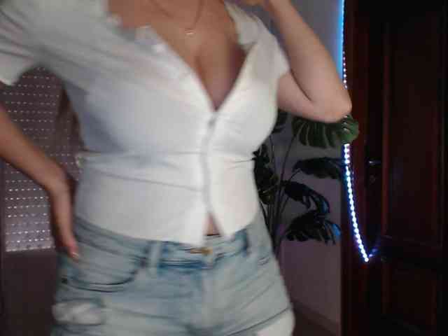 Alina-Lovely webcam