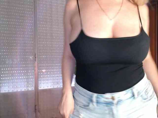 Alina-Lovely webcam