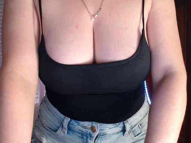Alina-Lovely webcam