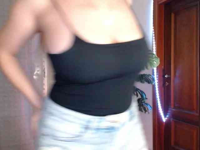Alina-Lovely webcam