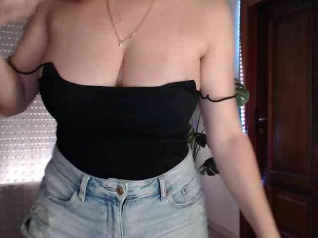 Alina-Lovely webcam