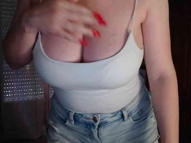 Alina-Lovely webcam