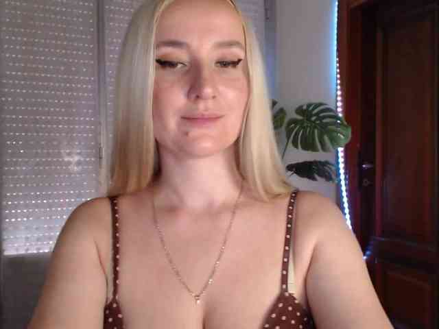 Alina-Lovely webcam