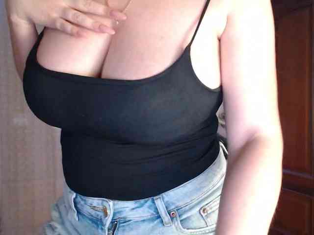 Alina-Lovely webcam