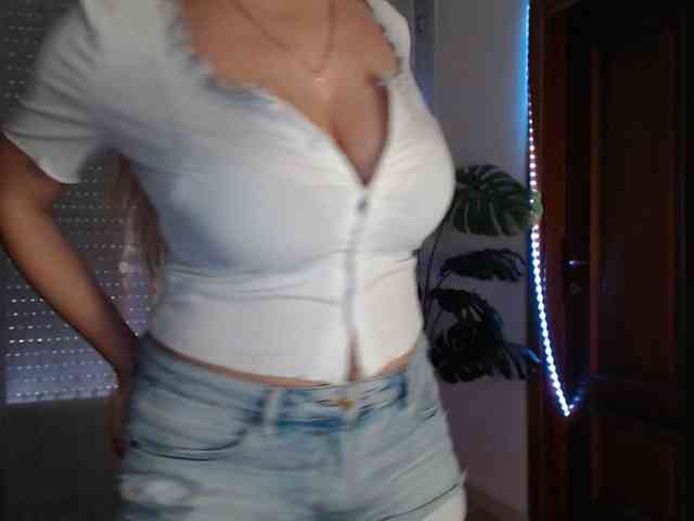 Alina-Lovely webcam