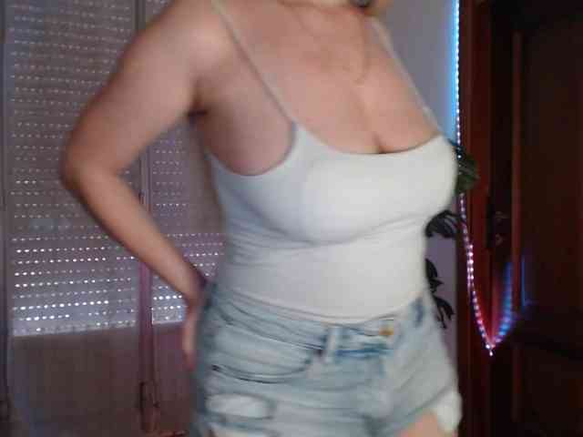 Alina-Lovely webcam