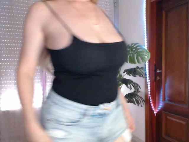 Alina-Lovely webcam