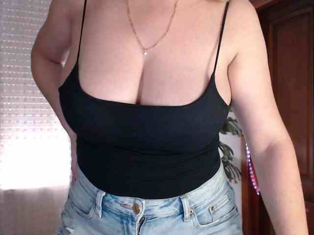 Alina-Lovely webcam