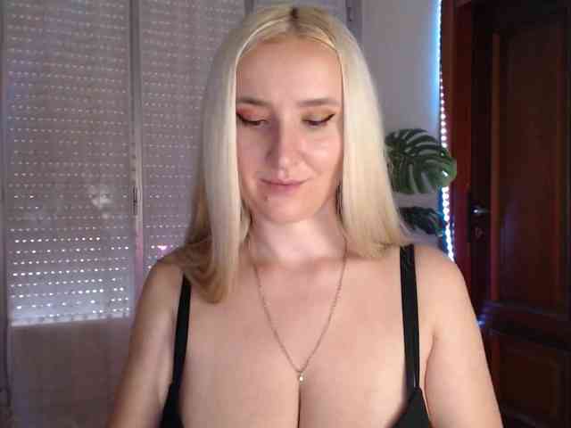 Alina-Lovely webcam