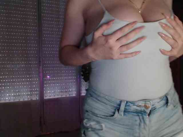 Alina-Lovely webcam