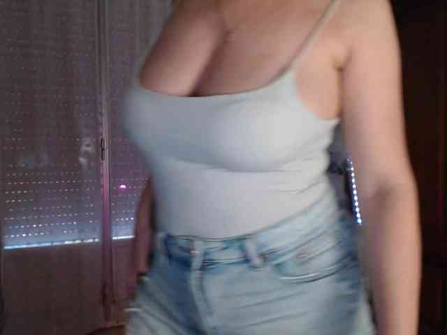 Alina-Lovely webcam