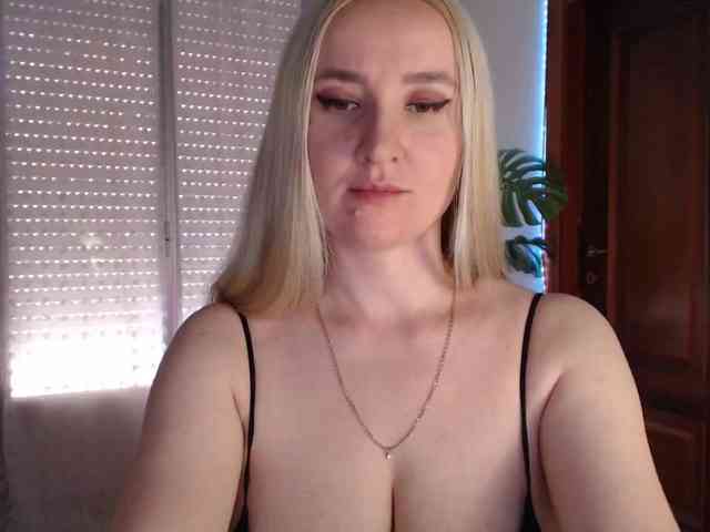 Alina-Lovely webcam