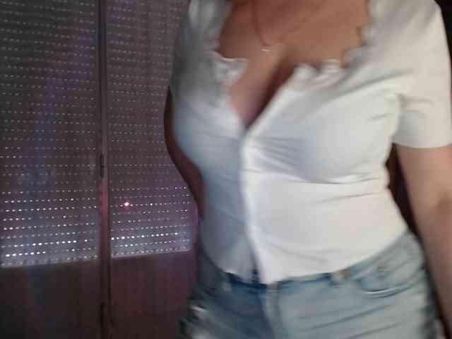 Alina-Lovely webcam