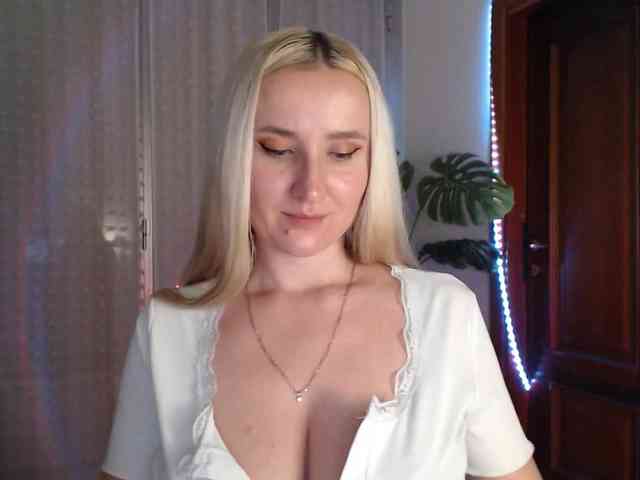 Alina-Lovely webcam