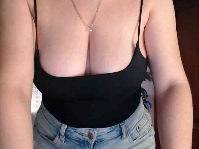Alina-Lovely webcam