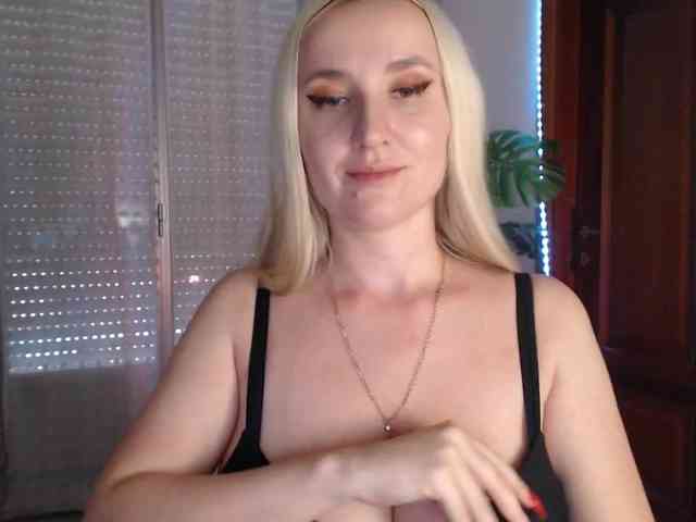 Alina-Lovely webcam