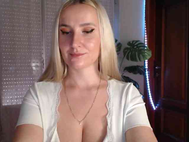 Alina-Lovely webcam