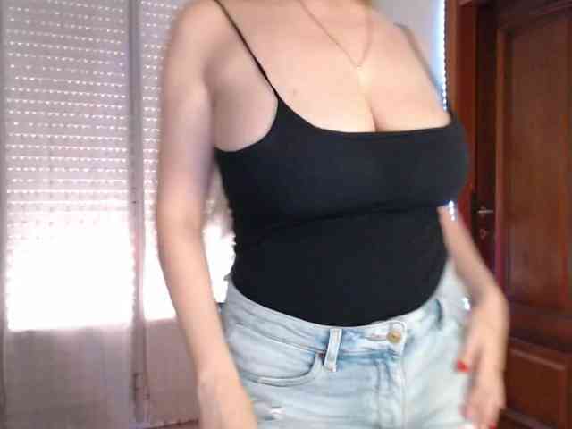 Alina-Lovely webcam